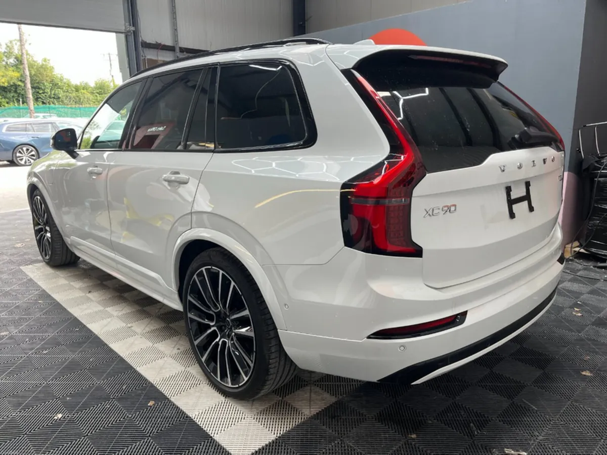 Volvo XC90 2025 VOLVO ULTRA T8 AWD PLUG-IN HYBRID - Image 5