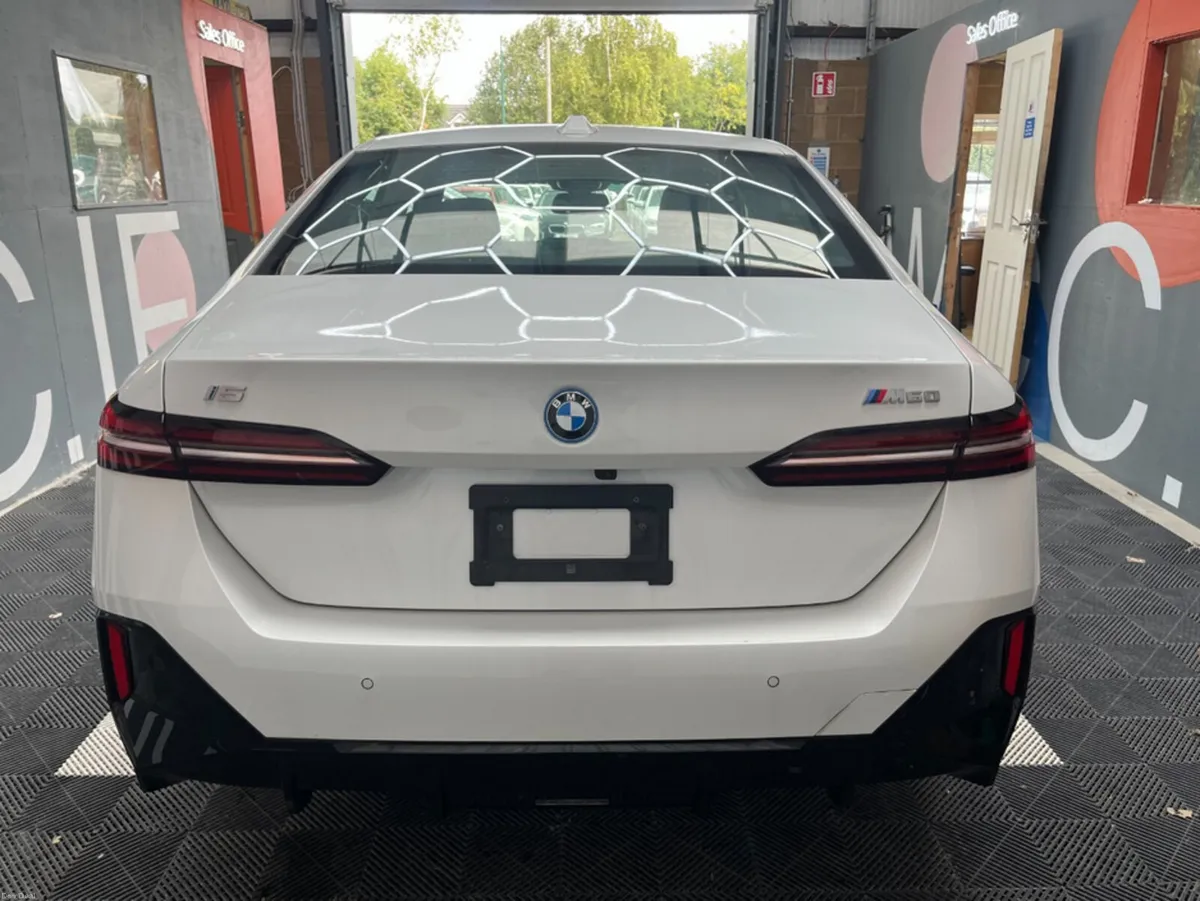 BMW i5 2024 BMW I5 4WD M60 XDRIVE AUTOMATIC / CRUI - Image 4