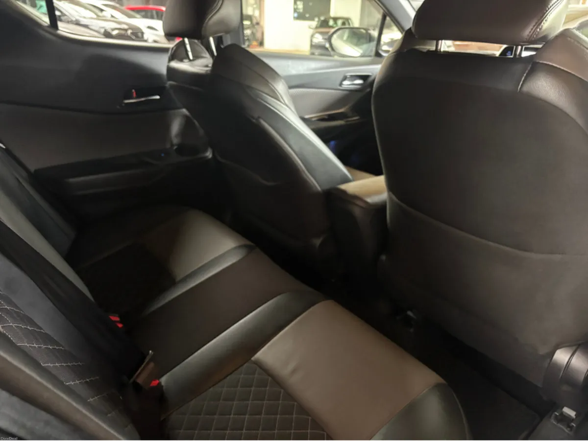 Toyota C-HR 1.8 Self Charging Hybrid only 44000 km - Image 5