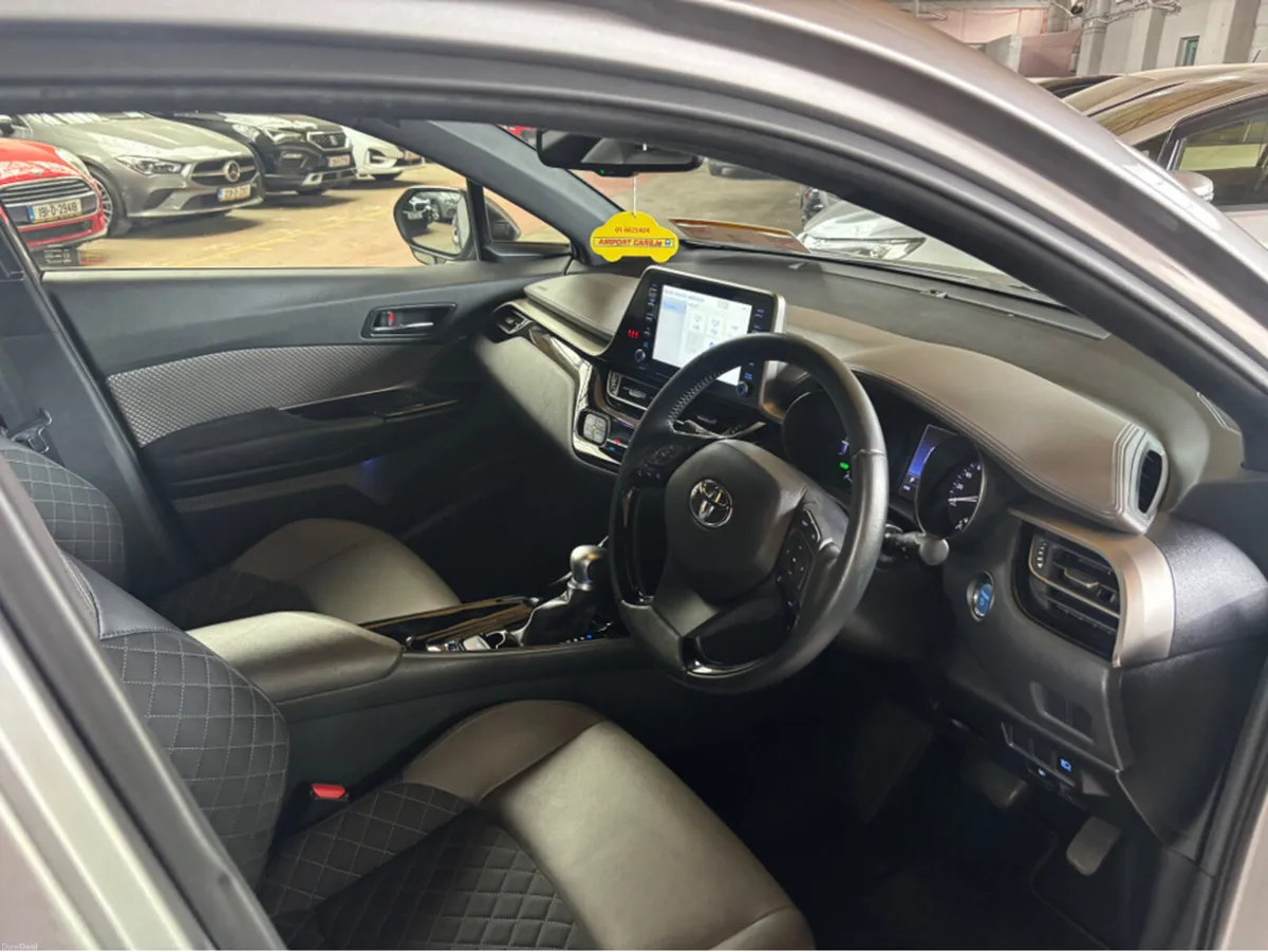 Toyota C-HR 1.8 Self Charging Hybrid only 44000 km - Image 6