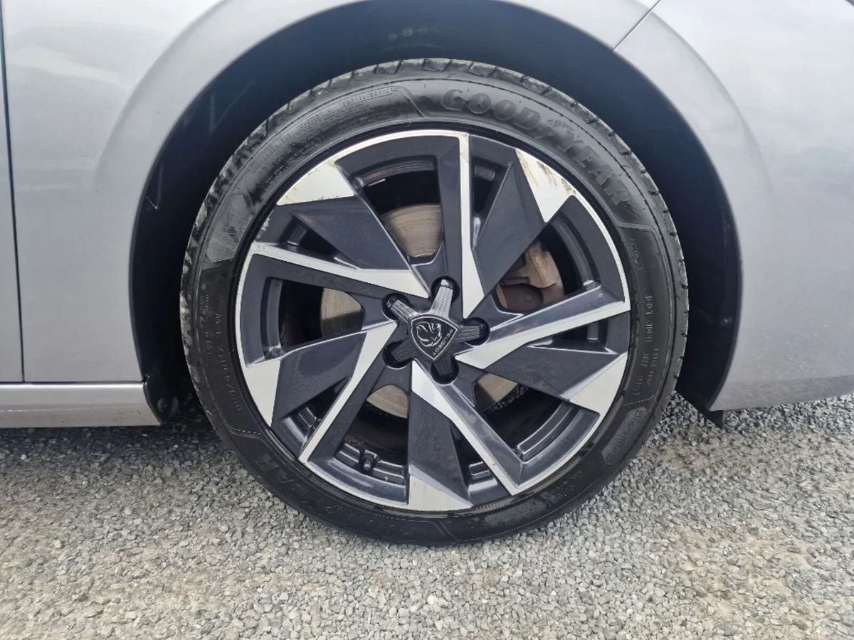 Peugeot 308 ESTATE Allure 1.5 HDI 130 Auto 4DR - Image 4