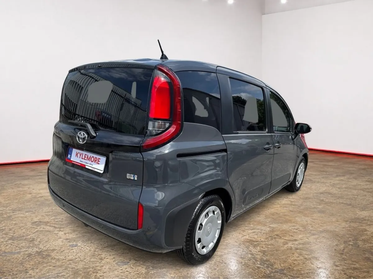 Toyota Sienta 1.5 HYBRID AUTOMATIC 7 SEATER - POWE - Image 3