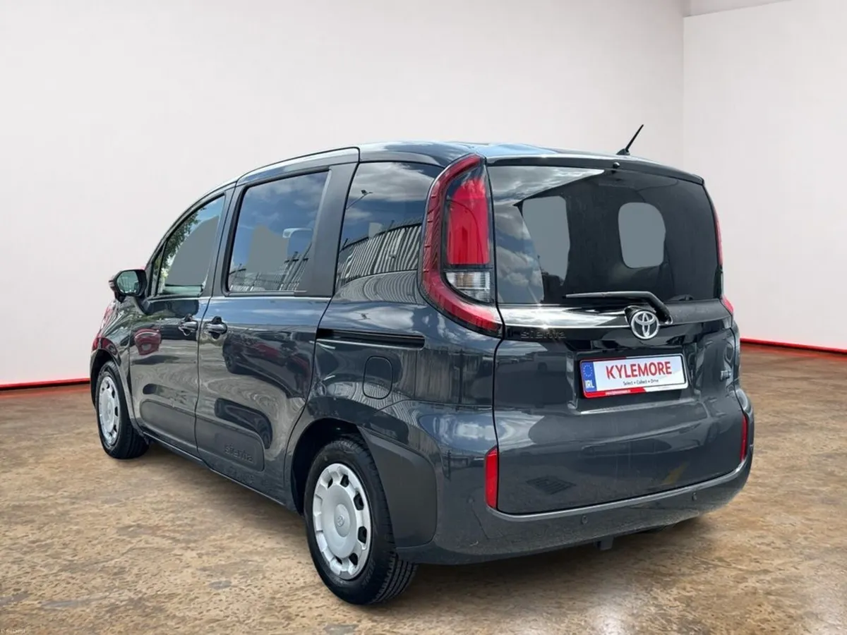 Toyota Sienta 1.5 HYBRID AUTOMATIC 7 SEATER - POWE - Image 5