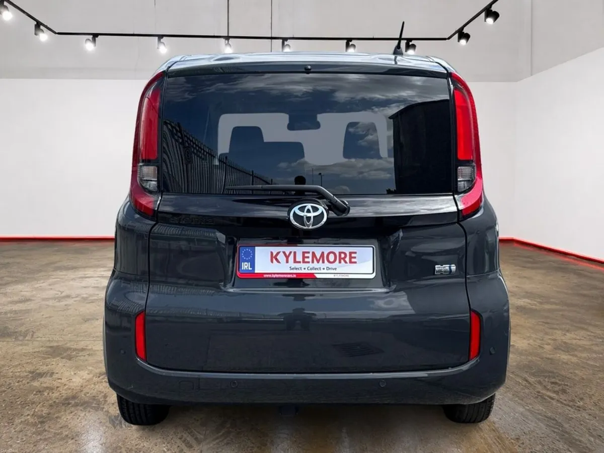 Toyota Sienta 1.5 HYBRID AUTOMATIC 7 SEATER - POWE - Image 4