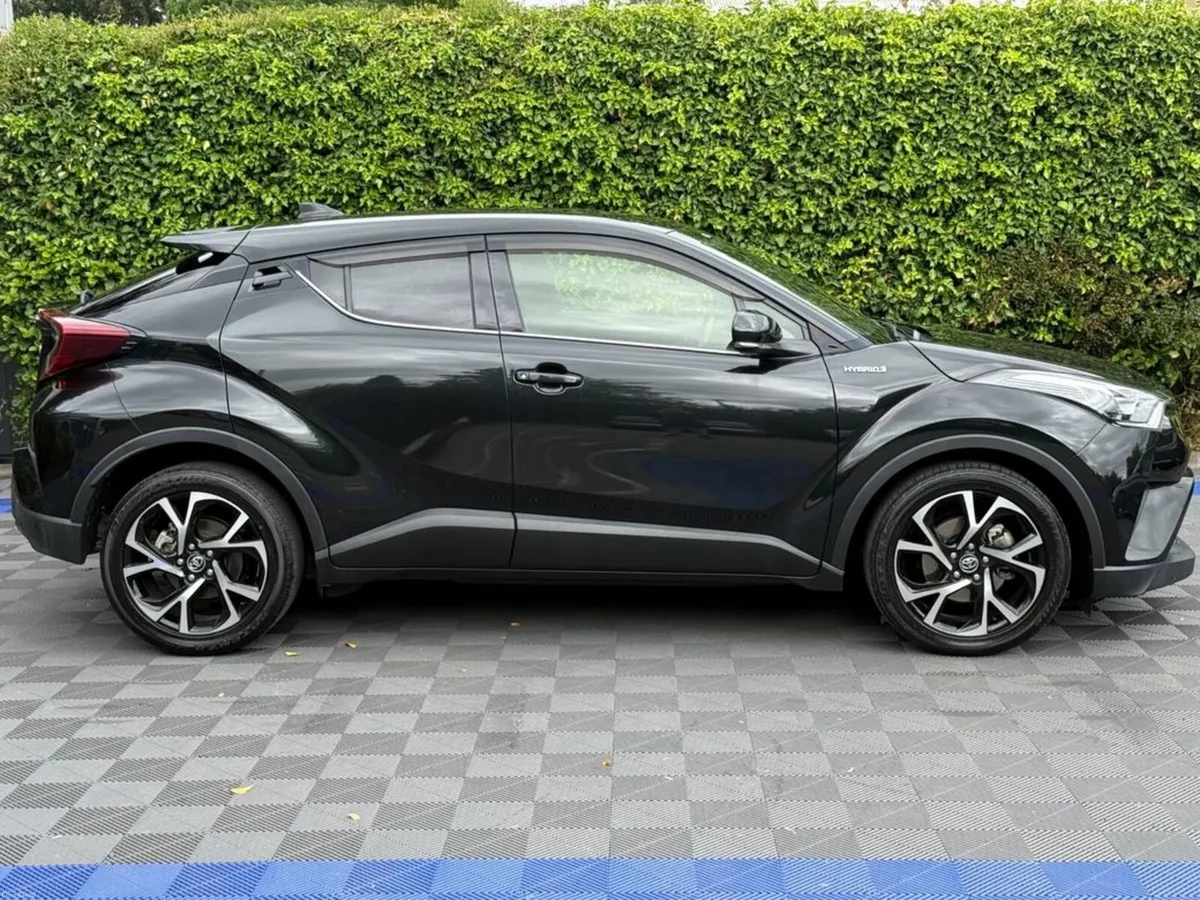 Toyota C-HR G-LED 1.8 HYBRID AUTO // NEW 2 YEAR NC - Image 2