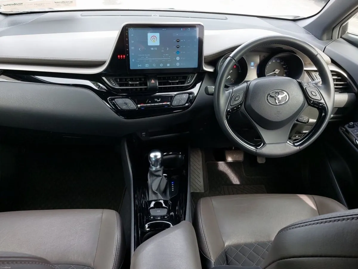 Toyota C-HR 1.8 HYBRID LUNA - Image 3