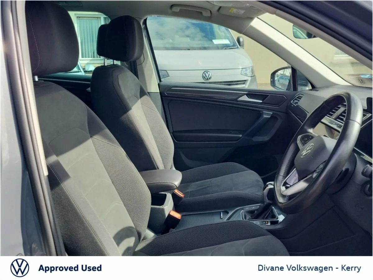 Volkswagen Tiguan ELEGANCE 2.0 TDI 150 BHP AUTOMAT - Image 6