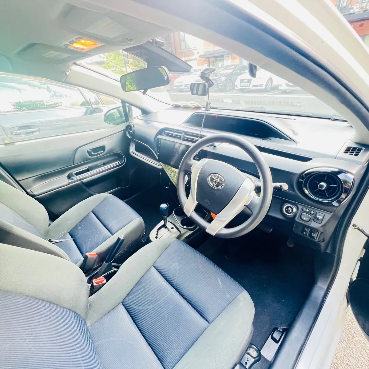 Toyota Aqua 2016 - Image 4