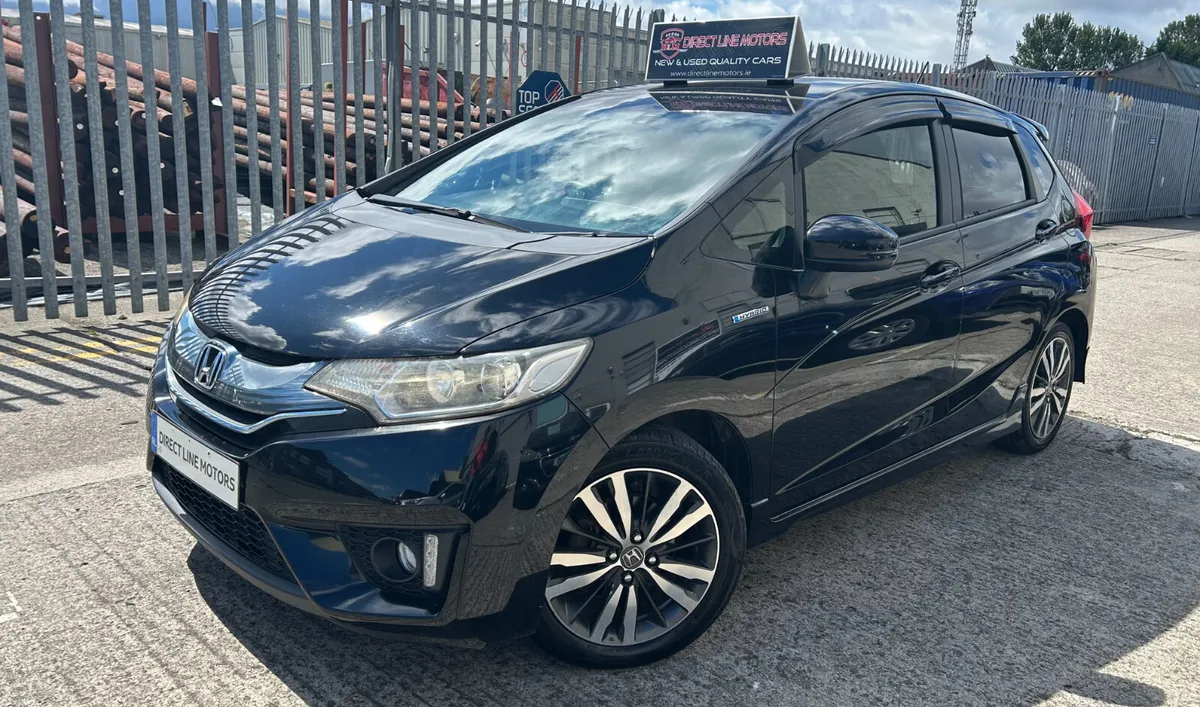 2015 Honda Fit S Package | CarPlay - Image 2