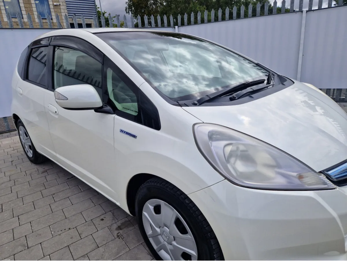 Honda Fit 1.3PETROL  HYBRID AUTO - Image 2