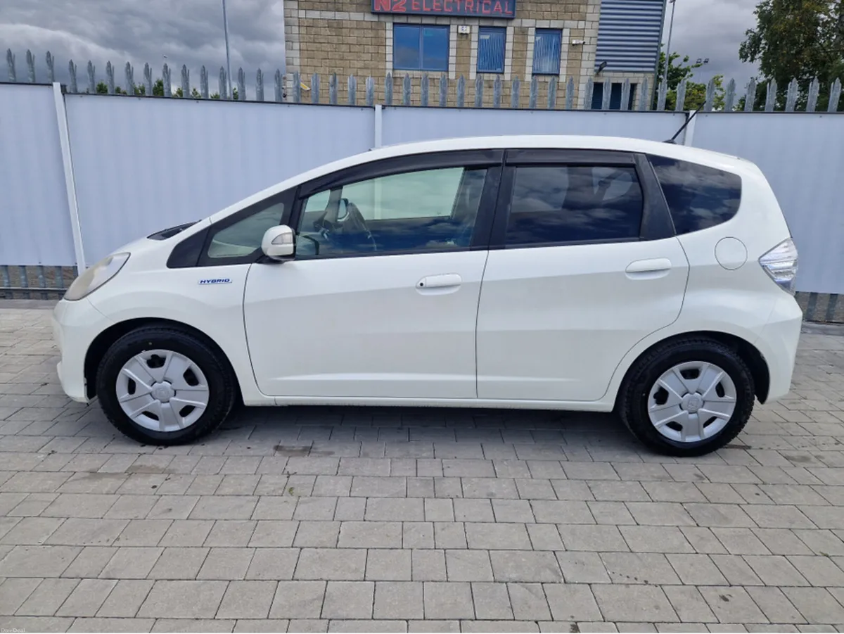 Honda Fit 1.3PETROL  HYBRID AUTO - Image 6