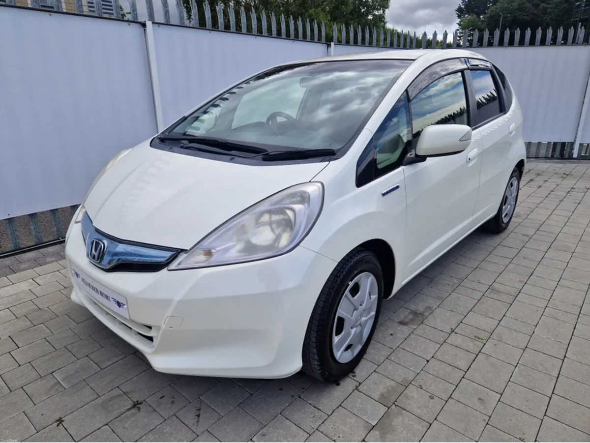 Honda Fit 1.3PETROL  HYBRID AUTO - Image 4