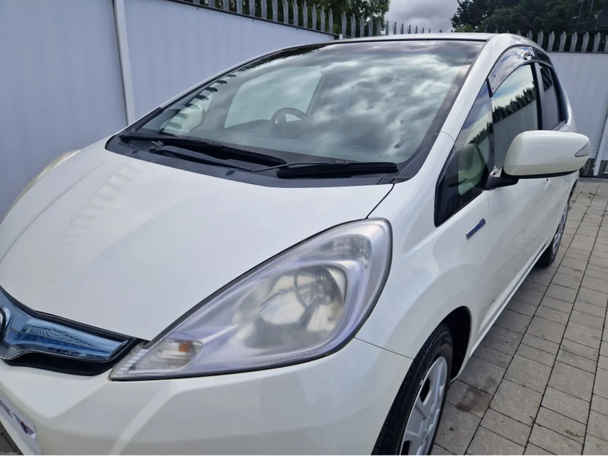 Honda Fit 1.3PETROL  HYBRID AUTO - Image 5