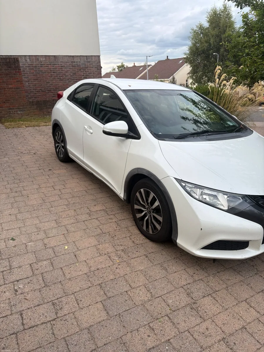 Honda Civic 2013 - Image 2