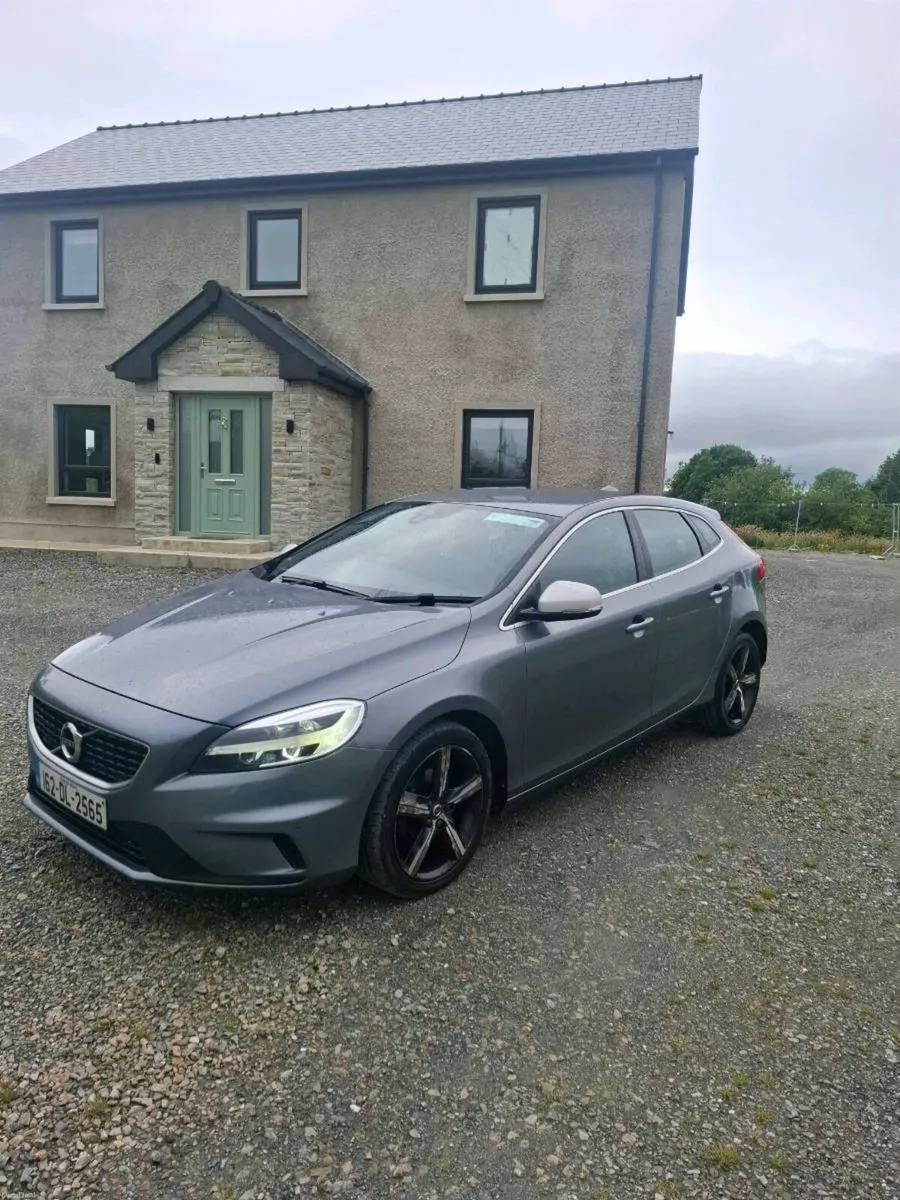 Volvo v40 - Image 2