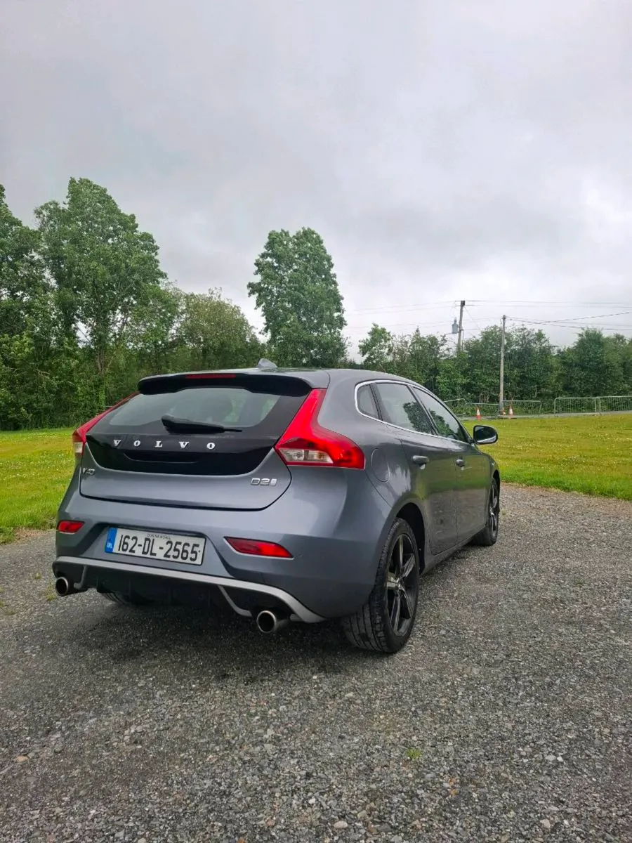 Volvo v40 - Image 3