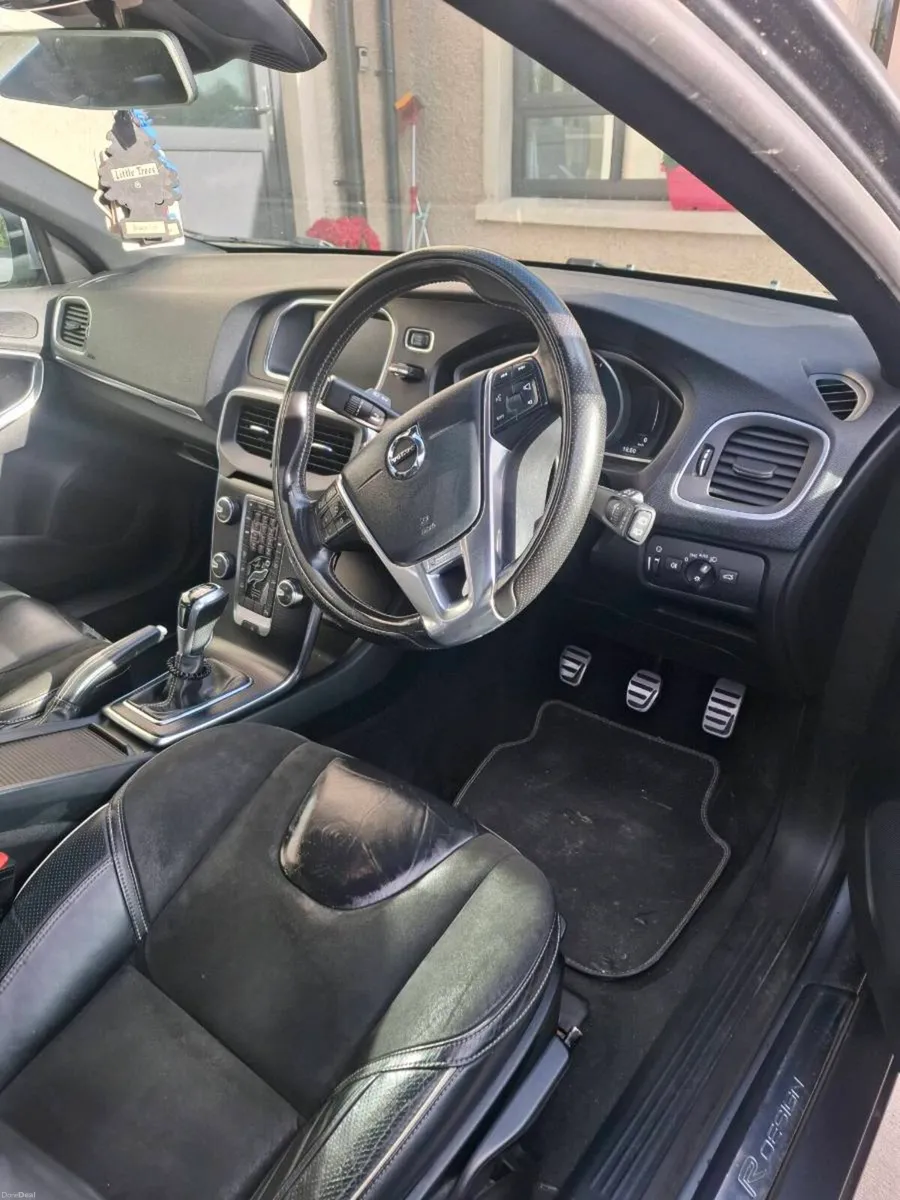 Volvo v40 - Image 5