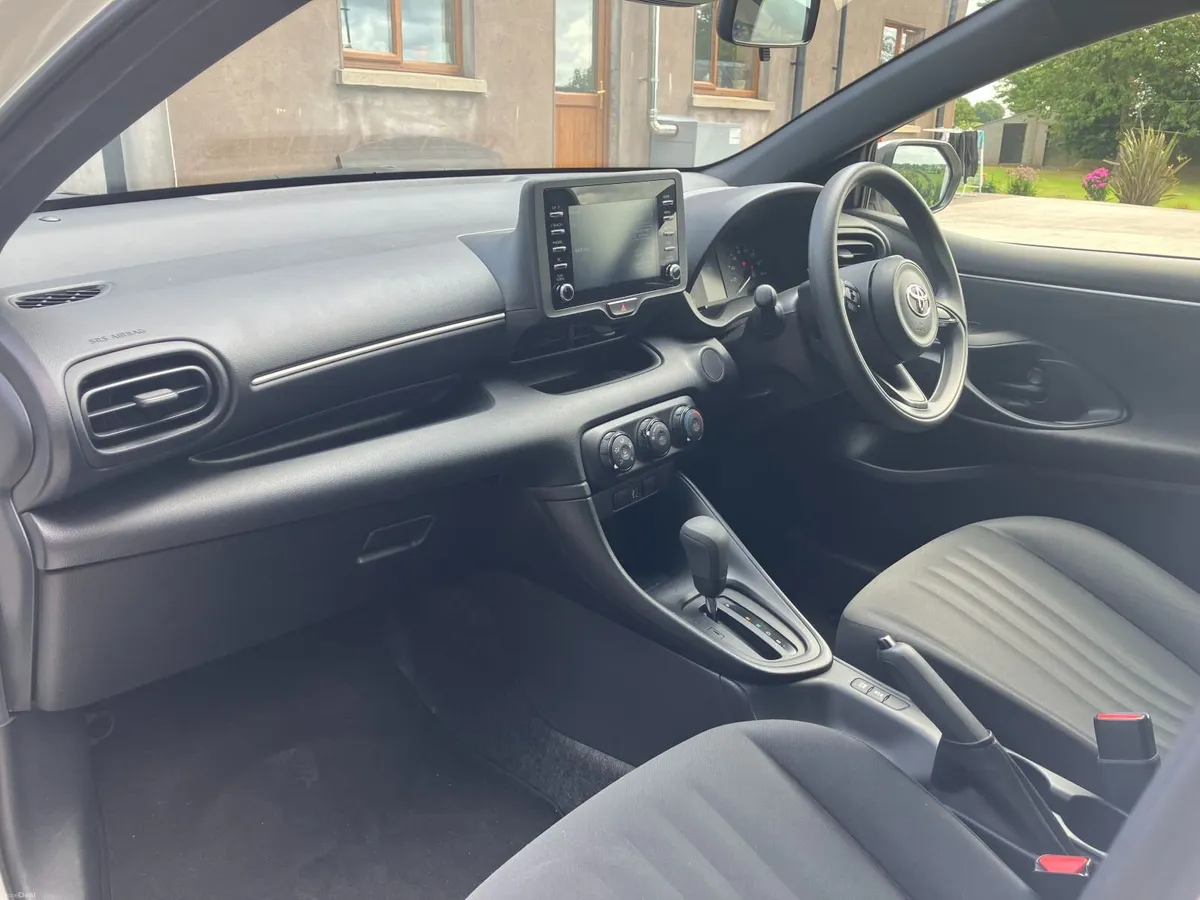 2020 Toyota Yaris - Image 5