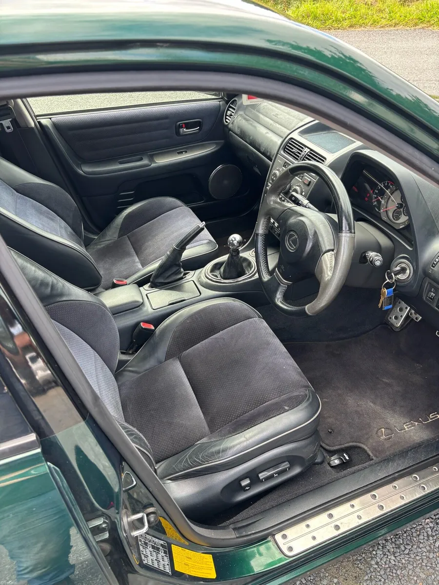 2002 Lexus is200 sport - Image 6