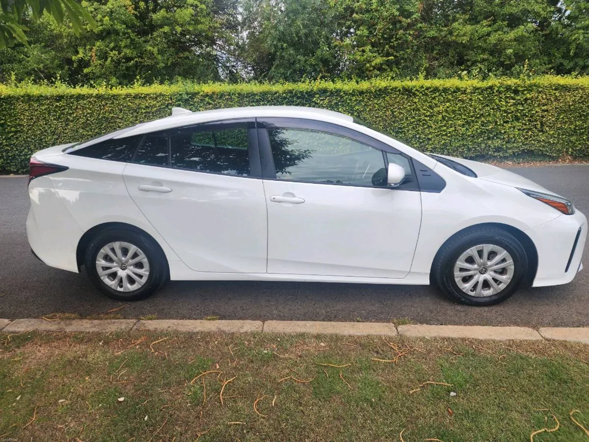 TOYOTA PRIIS 2021 HYBRID - Image 3