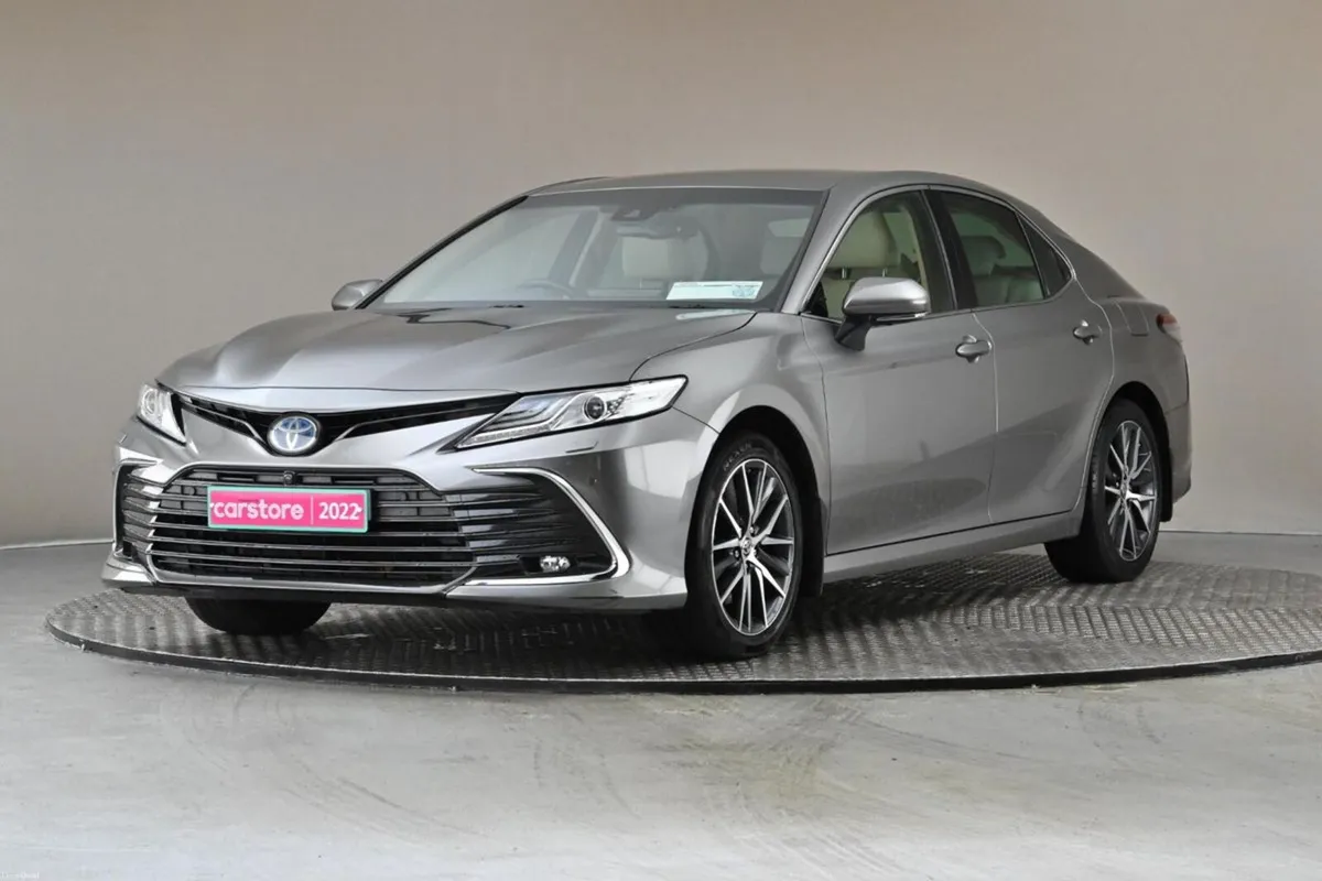 Toyota Camry 2.5 Camry Hybrid Platinum Edition - Image 3