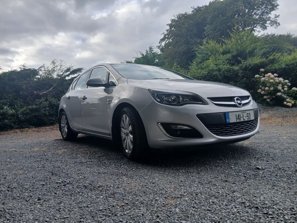 Opel Astra 2014 - Image 1
