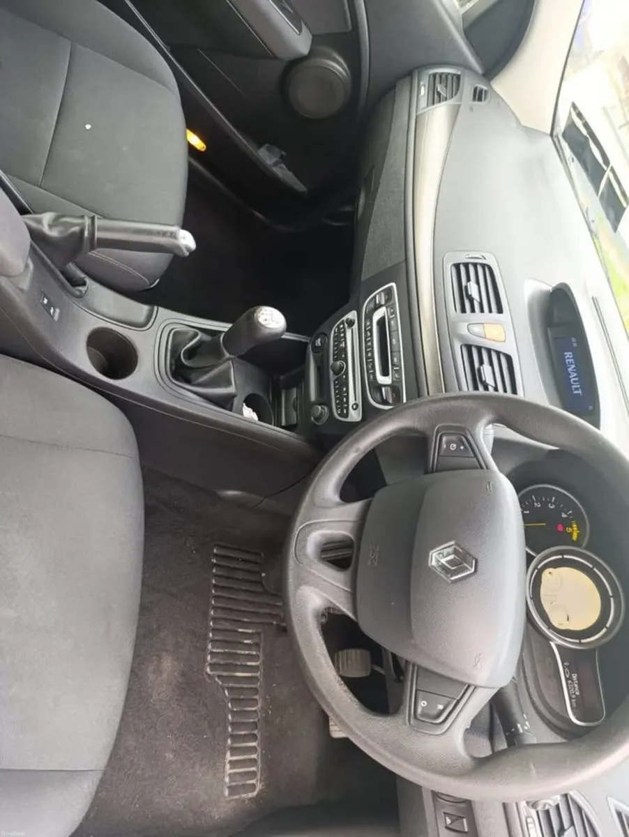 Renault Fluence 2011 - Image 3