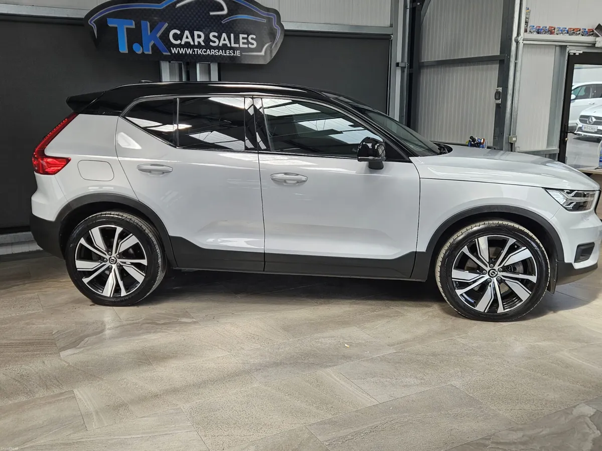 221 VOLVO XC40 T5 RECHARGE - Image 2