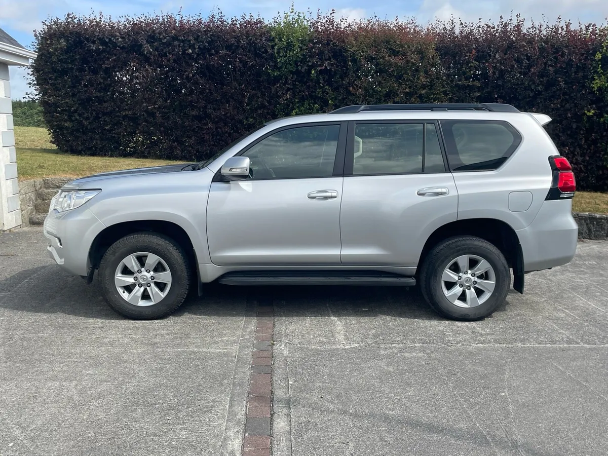 Toyota Landcruiser Business Class - Image 2