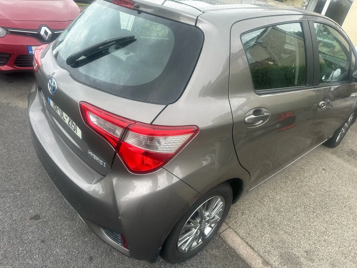 Toyota Yaris 1.5 hybrid - Image 2