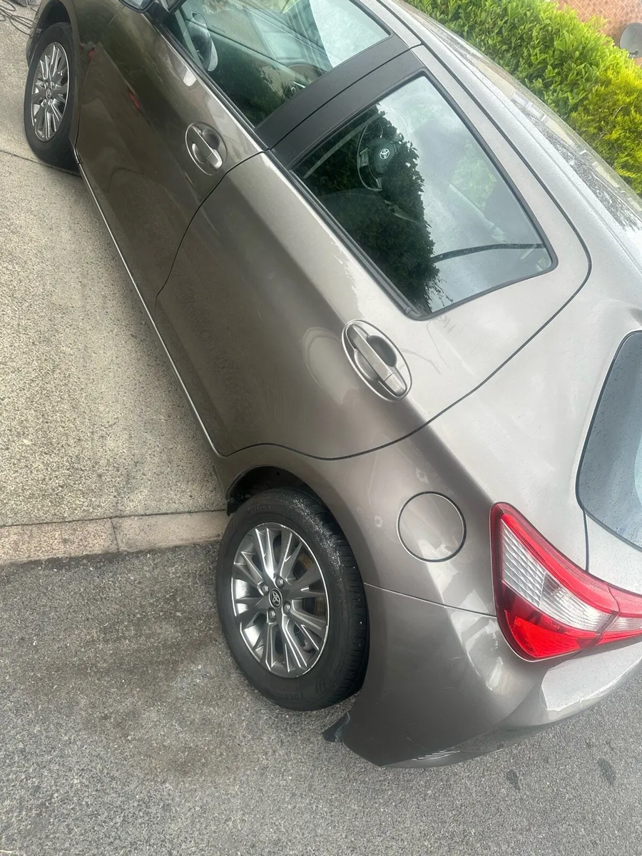 Toyota Yaris 1.5 hybrid - Image 5