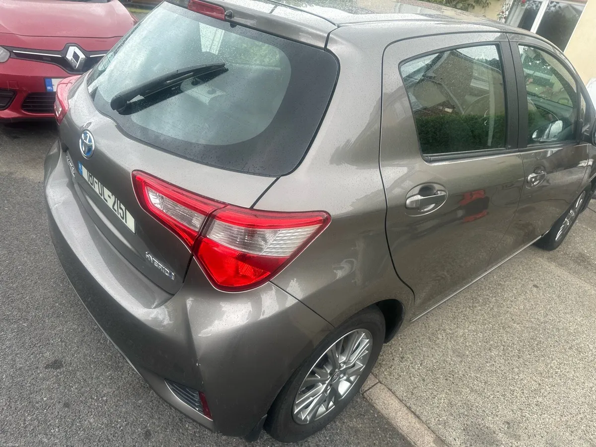 Toyota Yaris 1.5 hybrid - Image 3