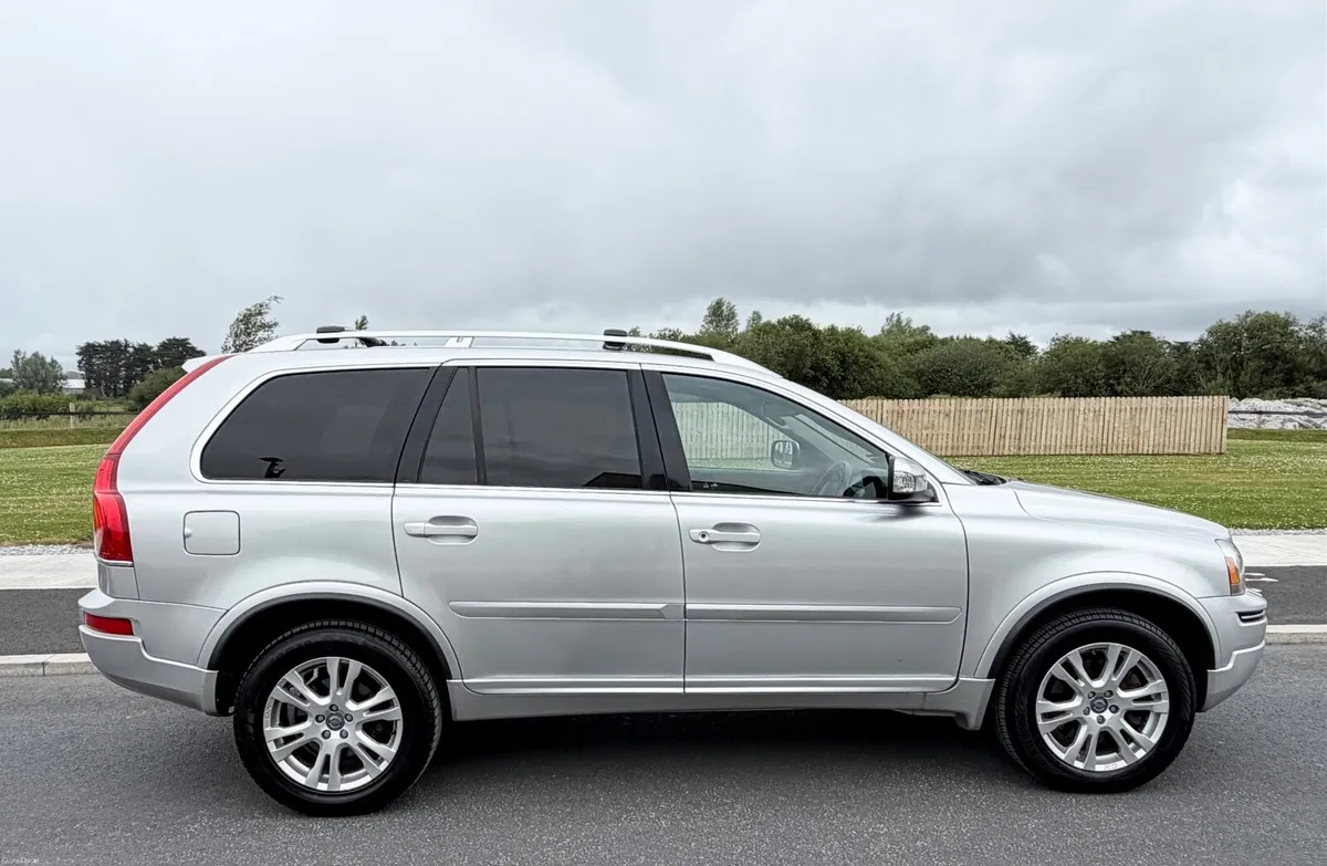Volvo XC90 2.4 D5 SE Lux  2012 5 Seat Crewcab - Image 3