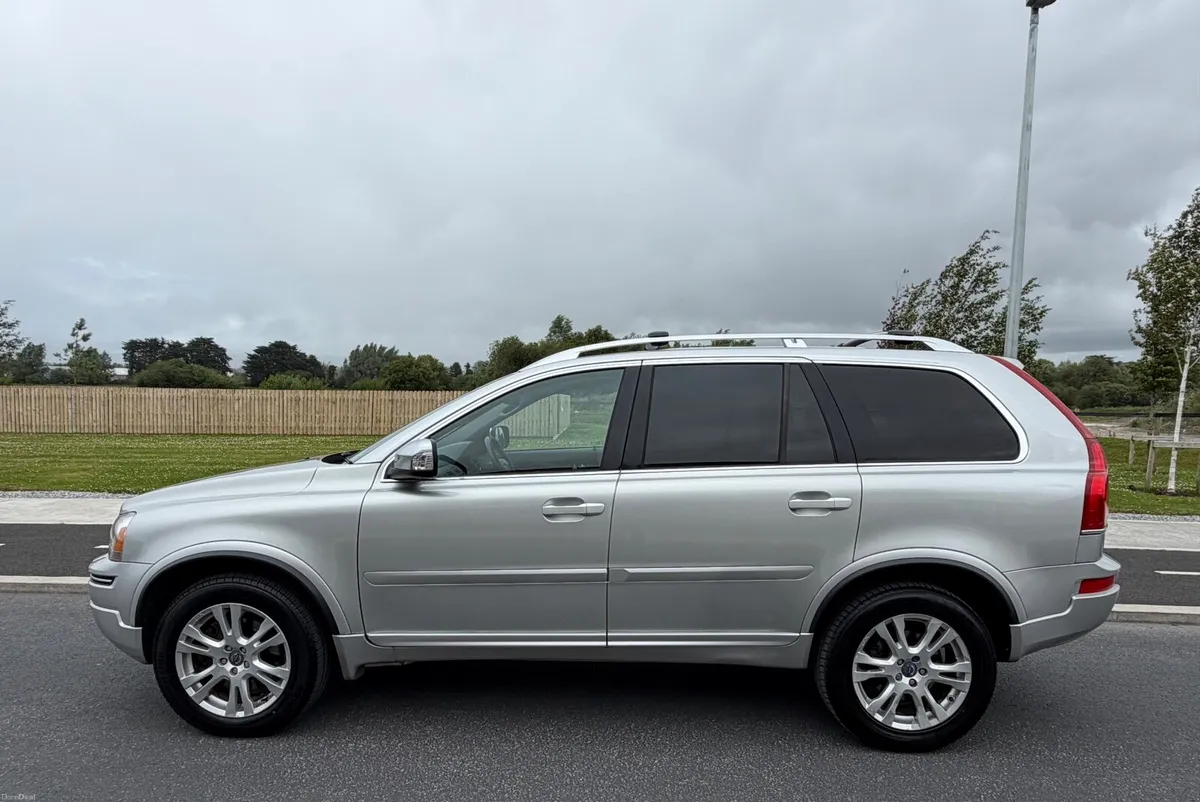 Volvo XC90 2.4 D5 SE Lux  2012 5 Seat Crewcab - Image 4