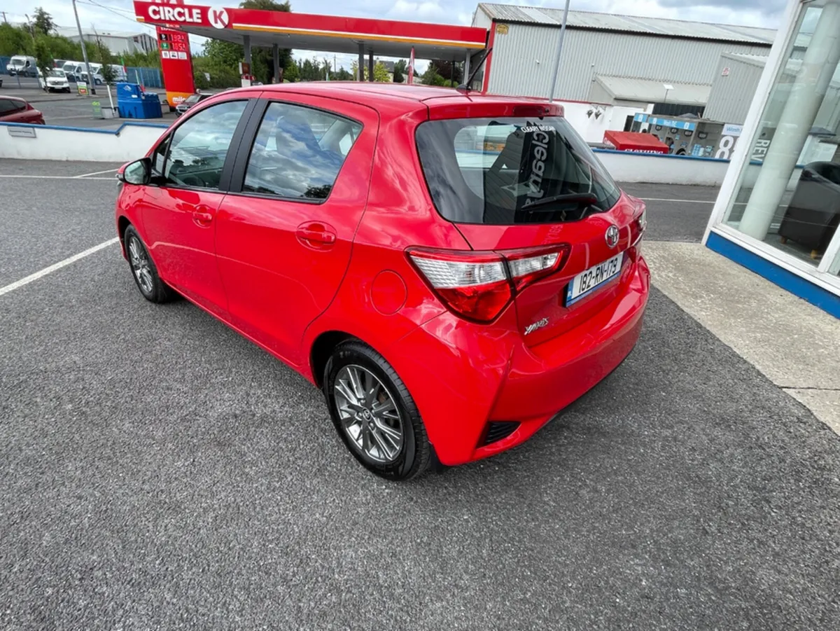 Toyota Yaris 1.0 LUNA 4DR 5DR - Image 5