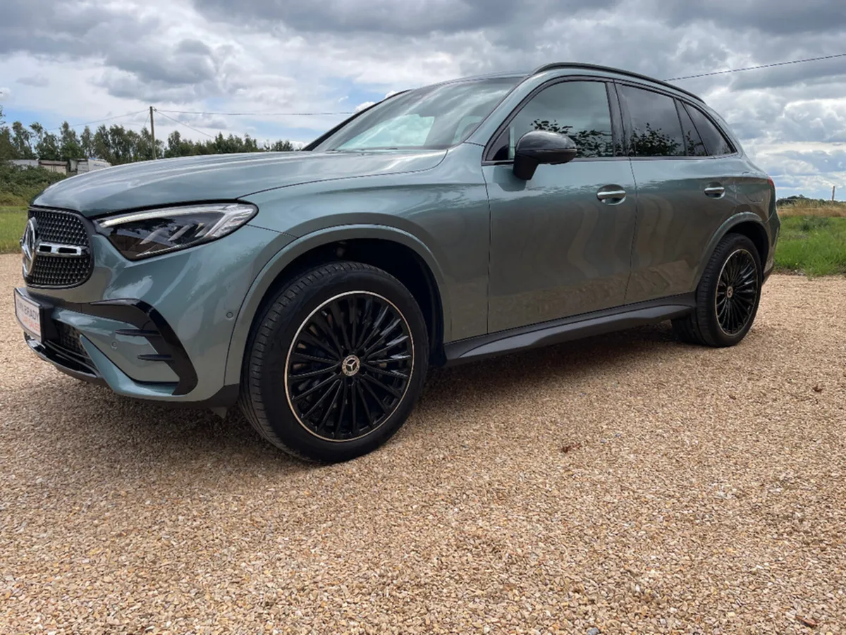 Mercedes-Benz GLC 300 URBAN EDITION E 4 MATIC - Image 3