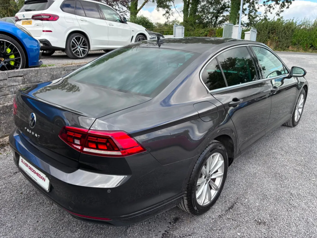 Volkswagen Passat BUSINESS 2.0 TDI MANUAL 6 SPEED - Image 2