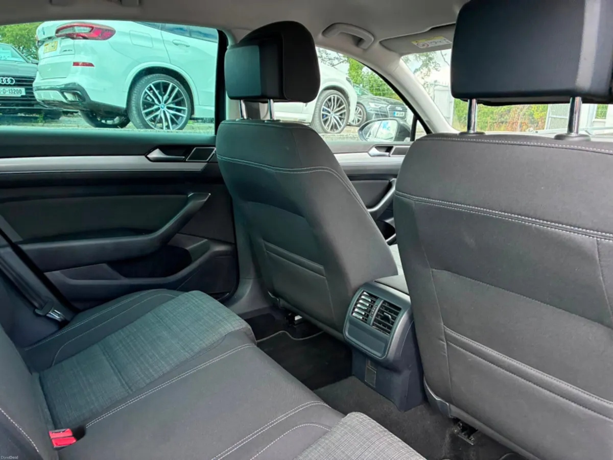 Volkswagen Passat BUSINESS 2.0 TDI MANUAL 6 SPEED - Image 6