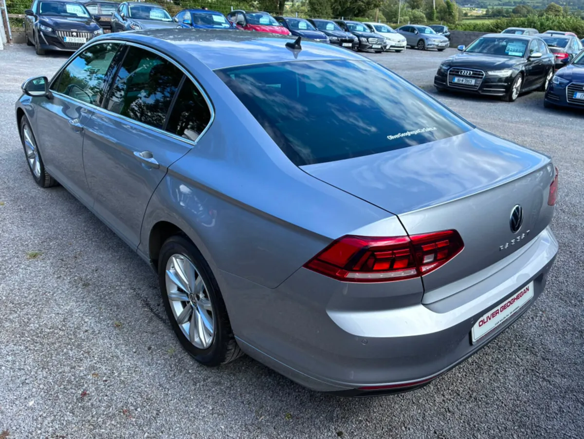 Volkswagen Passat BUSINESS 2.0 TDI MANUAL 6 SPEED - Image 3