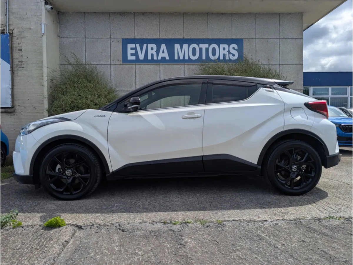 Toyota C-HR SOL NERO AUTOMATIC HYBRID 1.8 PETROL / - Image 4