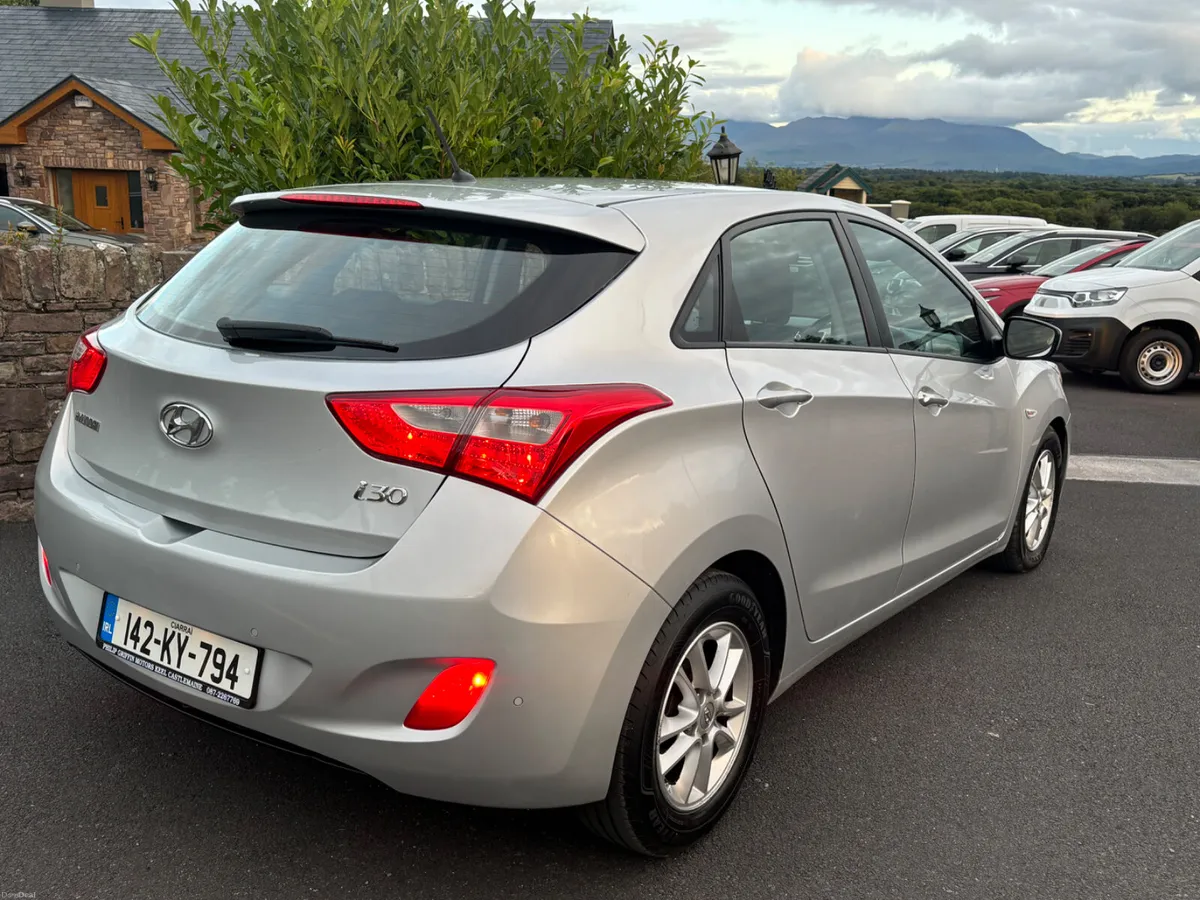 Hyundai i30 Deluxe Diesel only  52000 miles - Image 5