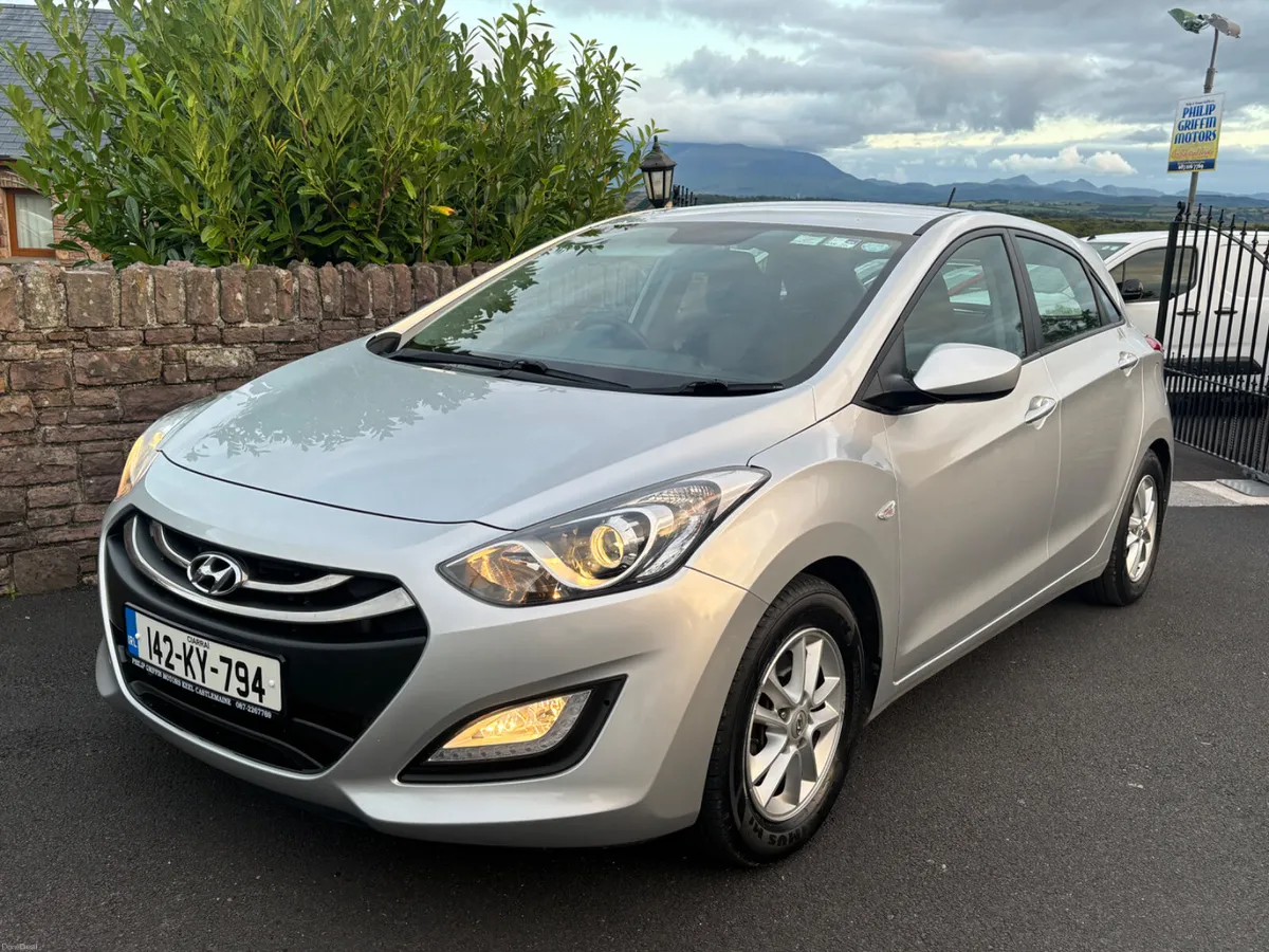Hyundai i30 Deluxe Diesel only  52000 miles - Image 2
