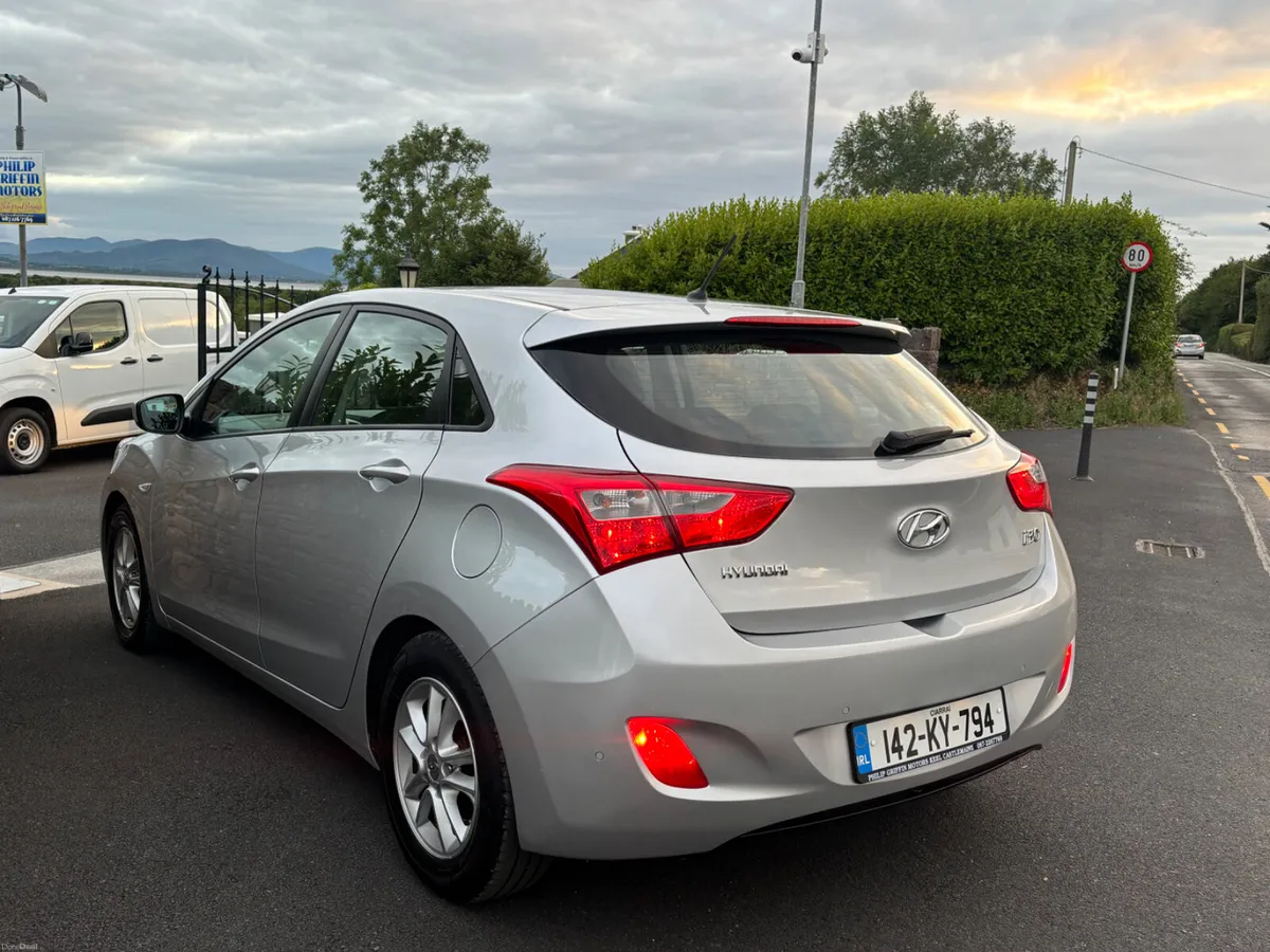 Hyundai i30 Deluxe Diesel only  52000 miles - Image 6