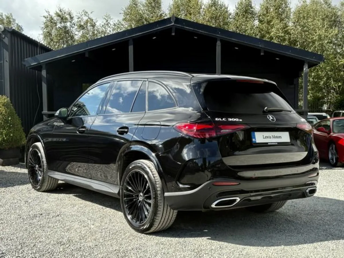 Mercedes-Benz GLC GLC 300 E 4MATIC URBAN EDITION - Image 4