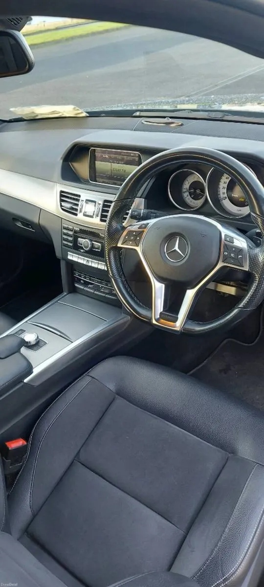 Mercedes Benz E220 AMG - Image 5