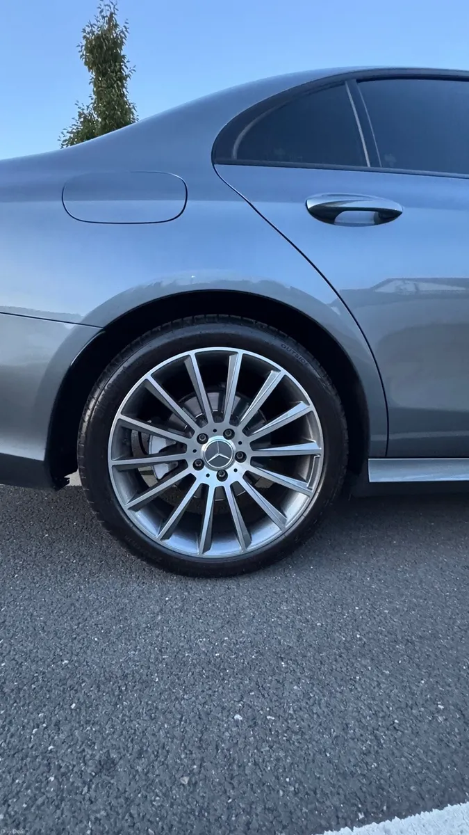 Mercedes Benz E220D AMG line - Image 6