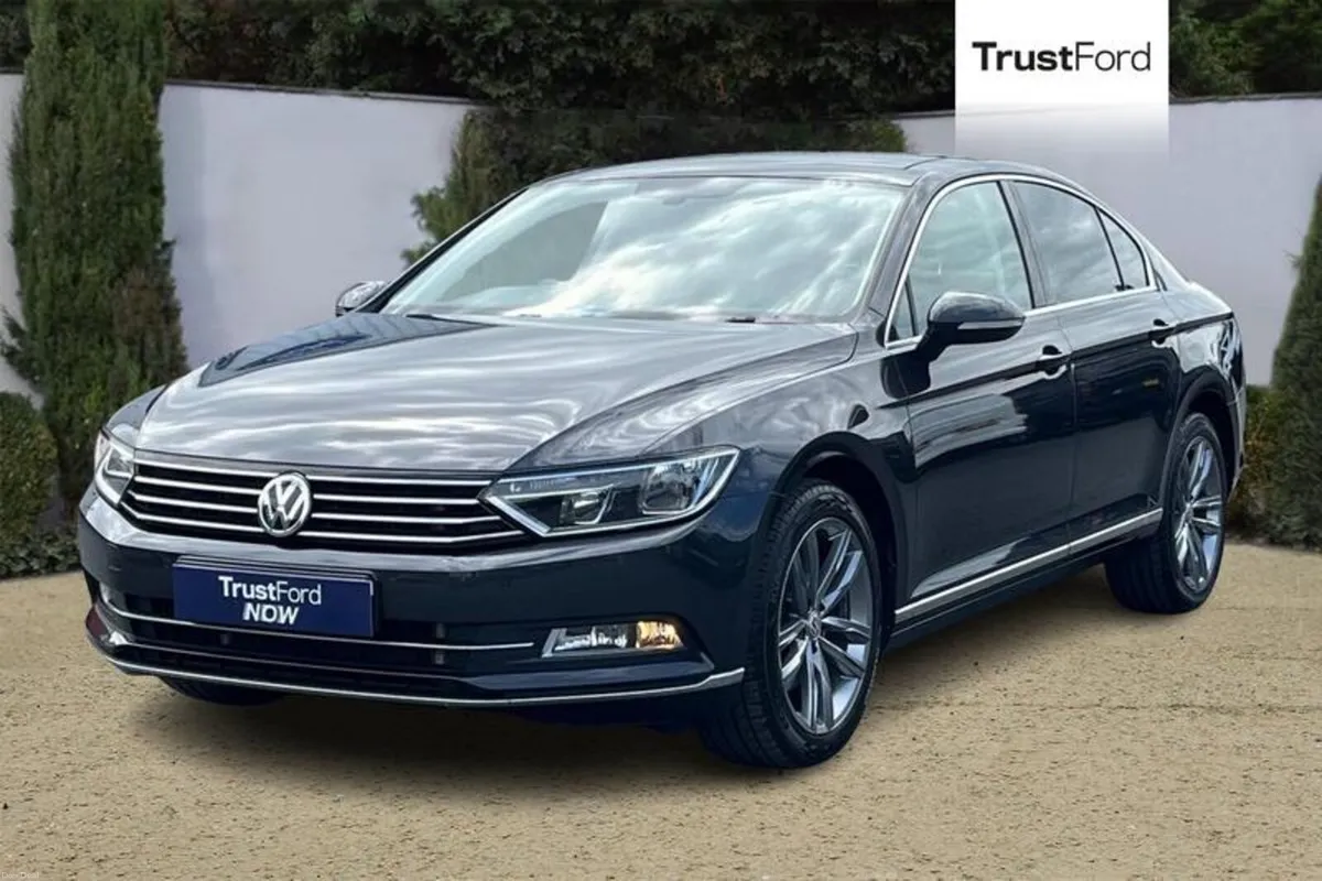 Volkswagen Passat 1.8 TSI 180 GT 4dr DSG [Panorami - Image 5