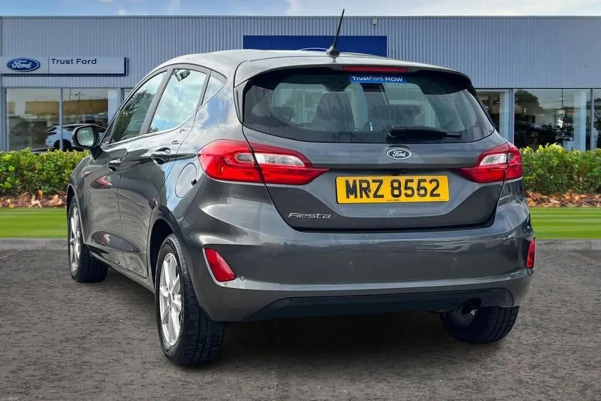 Ford Fiesta 1.1 Zetec 5dr - Image 2