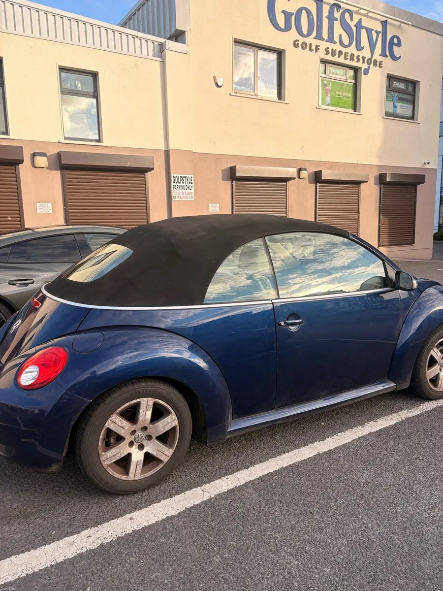 Convertible Volkswagen Beetle - Image 3