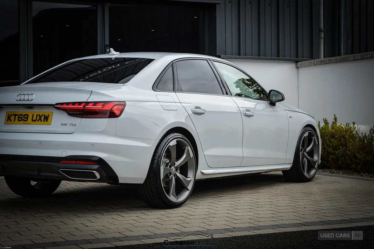 Audi A4 DIESEL SALOON - Image 4